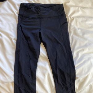 Black lululemon cropped leggings